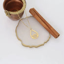 Colar com Pingente de Flor de Lótus – Símbolo de Renascimento e Clareza