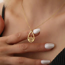 Colar com Pingente de Flor de Lótus – Símbolo de Renascimento e Clareza